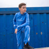 Een mooi stoer joggingpak voor jongens in de kleur regatta blauw. Moon Rebel kinderkleding voor jongens is verkrijgbaar in maat 6 tot en met 14 jaar. 