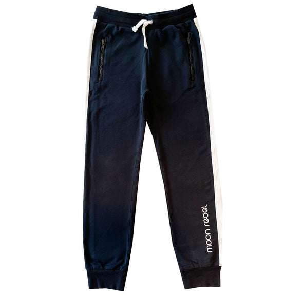 Donkerblauwe joggingbroek van Moon Rebel kinderkleding. Unisex kinderkleding gemaakt van biologisch katoen. 