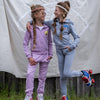 Joggingpakken van Moon Rebel kinderkleding voor meisjes en voor jongens. Hip in lila paars of toch liever in basic grijs. Voor ieder meisje de leukste kledingsets! 